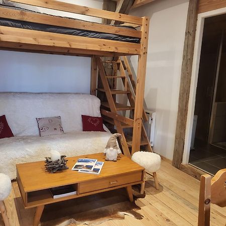 Le Nid Des Cerfs Bed & Breakfast Essert-Romand Ngoại thất bức ảnh