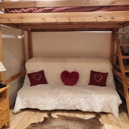 Le Nid Des Cerfs Bed & Breakfast Essert-Romand Ngoại thất bức ảnh