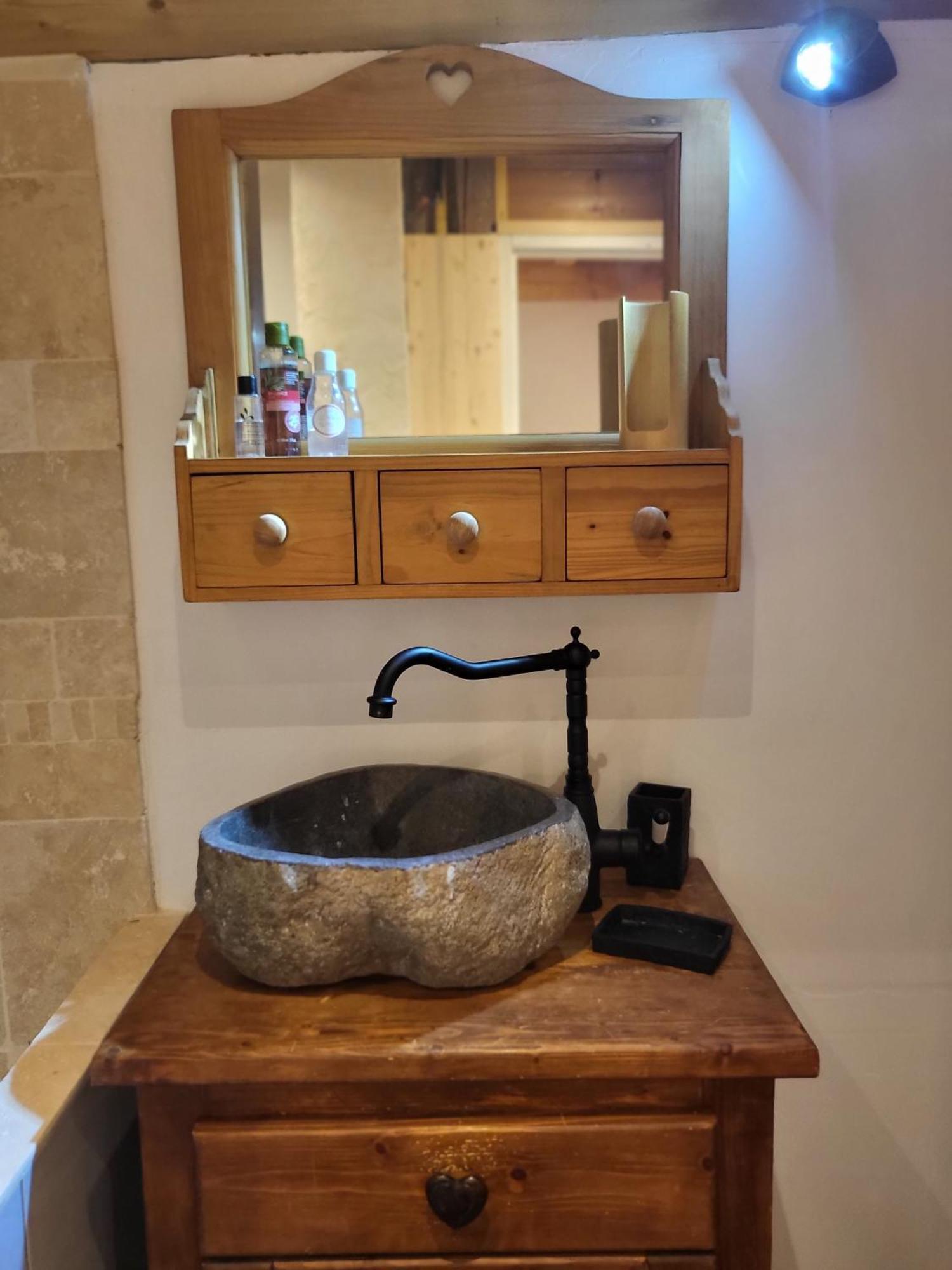 Le Nid Des Cerfs Bed & Breakfast Essert-Romand Ngoại thất bức ảnh