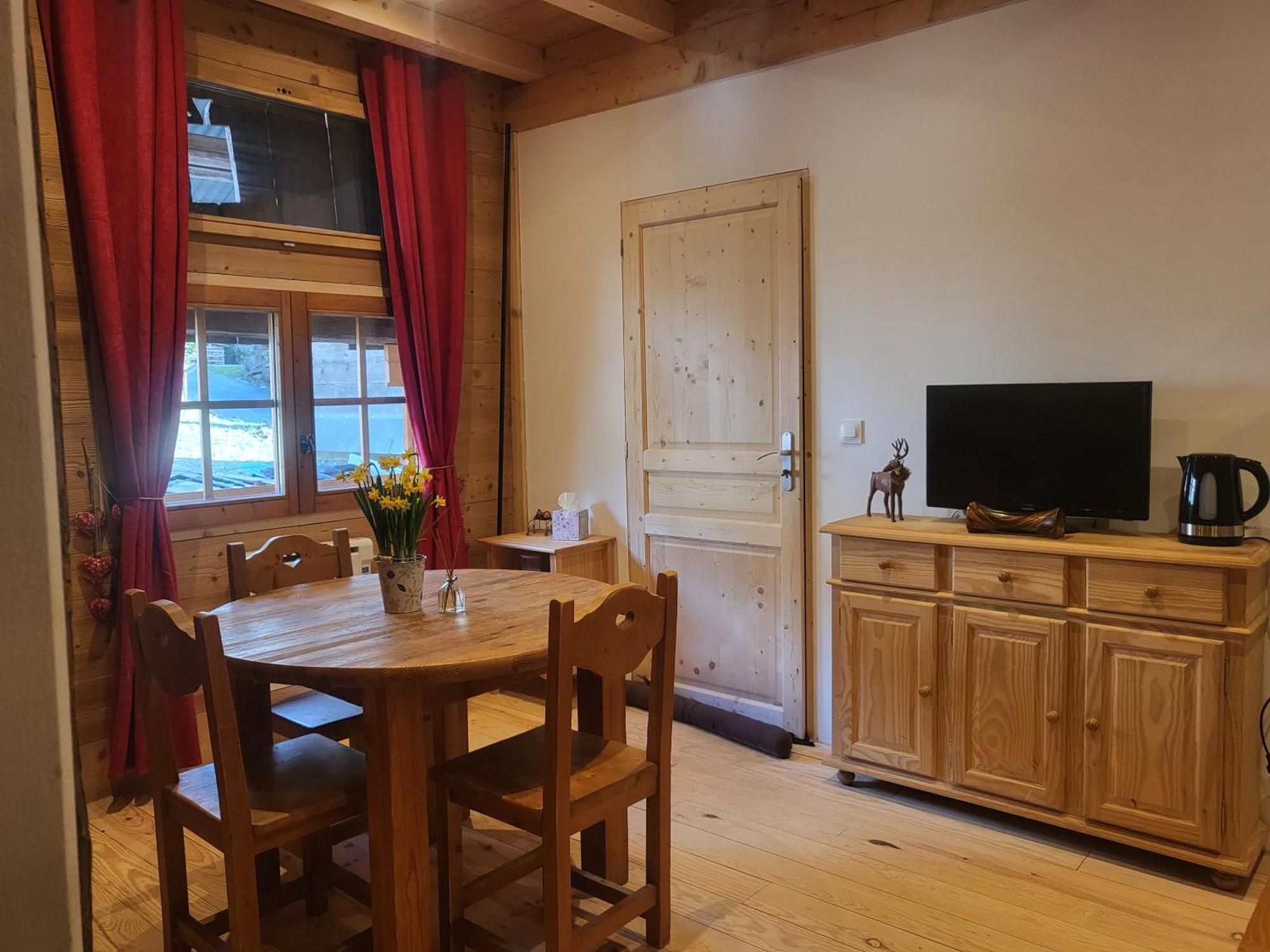 Le Nid Des Cerfs Bed & Breakfast Essert-Romand Ngoại thất bức ảnh